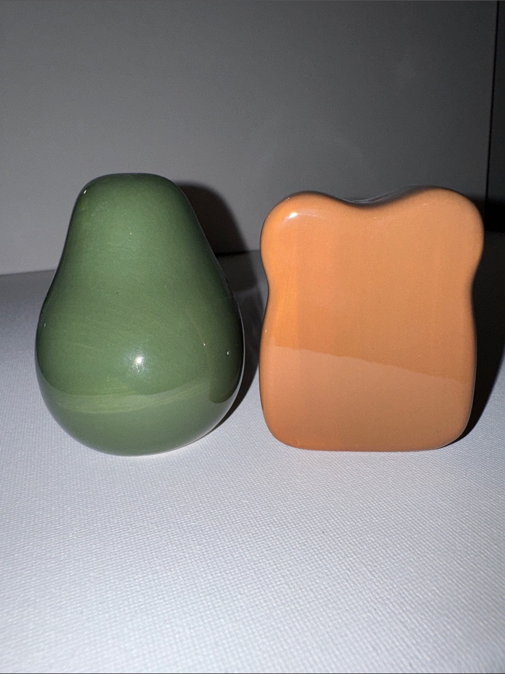 Ceramic Salt & Pepper Shakers Avocado & Toast Set - Picture 3 of 3